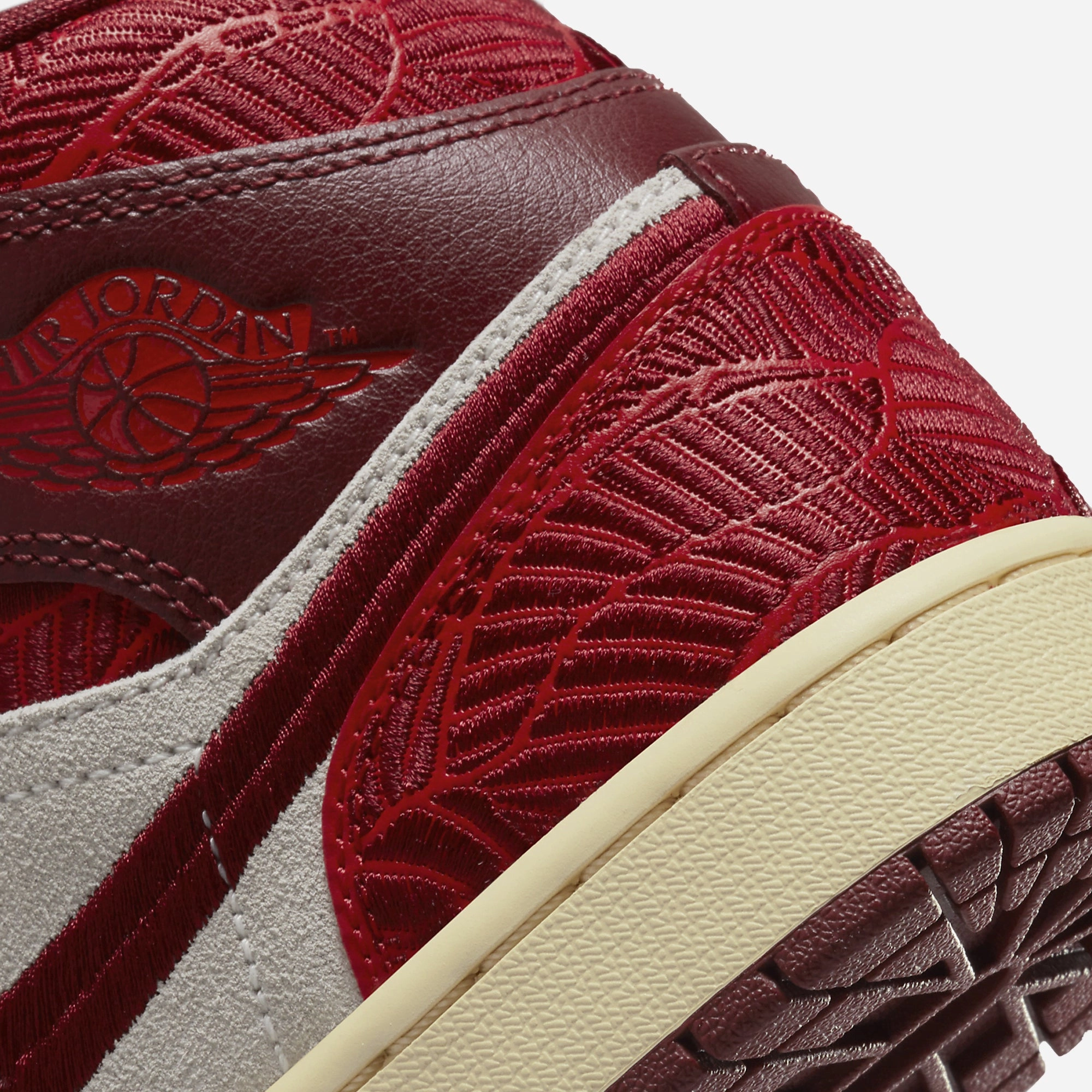 Jordan | AIR JORDAN 1 MID SE  { TEAM RED/UNIVERSITY RED-SAIL-MUSLIN